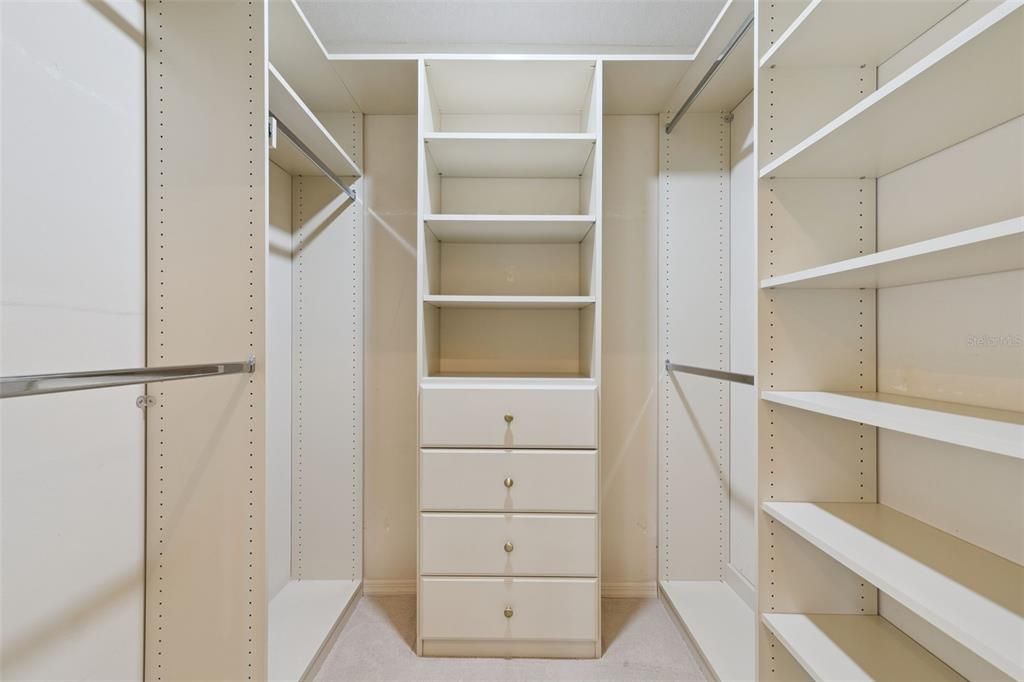 En Venta: $549,900 (4 camas, 3 baños, 3000 Pies cuadrados)