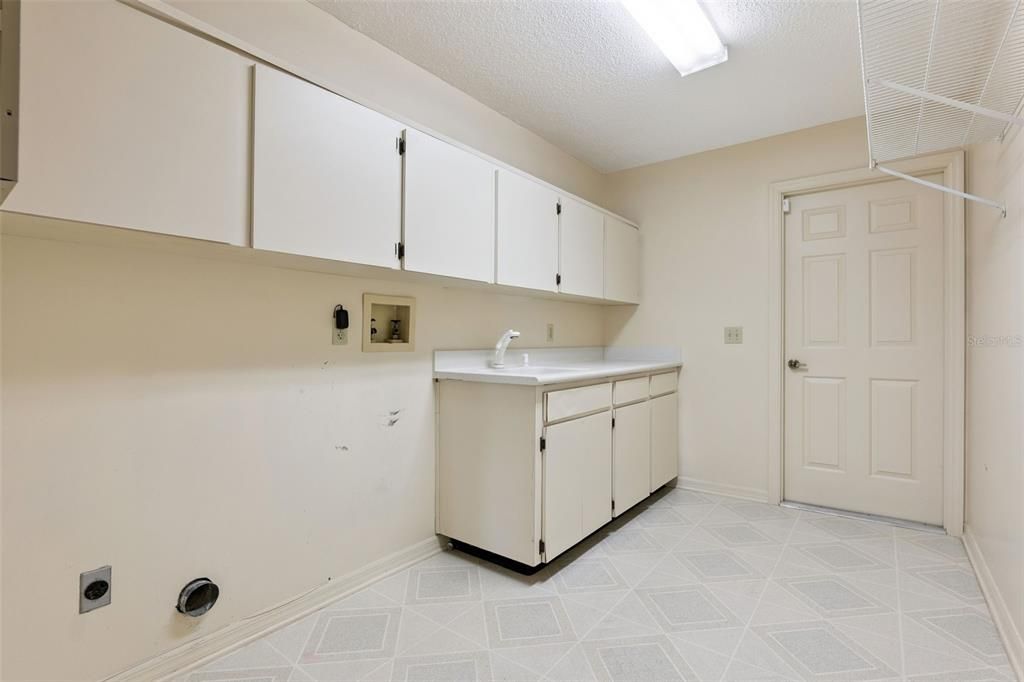 En Venta: $549,900 (4 camas, 3 baños, 3000 Pies cuadrados)