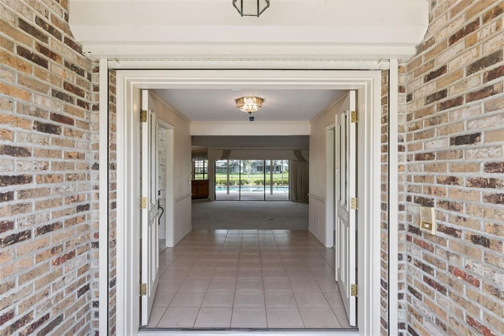 En Venta: $549,900 (4 camas, 3 baños, 3000 Pies cuadrados)