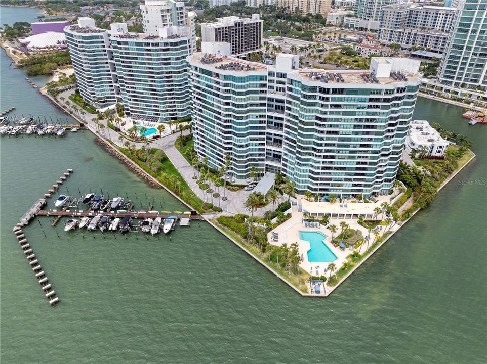 На продажу: $1,850,000 (2 спален, 2 ванн, 1729 Квадратных фут)