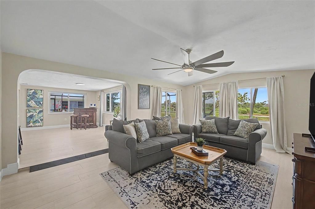 For Sale: $400,000 (2 beds, 2 baths, 1690 Square Feet)