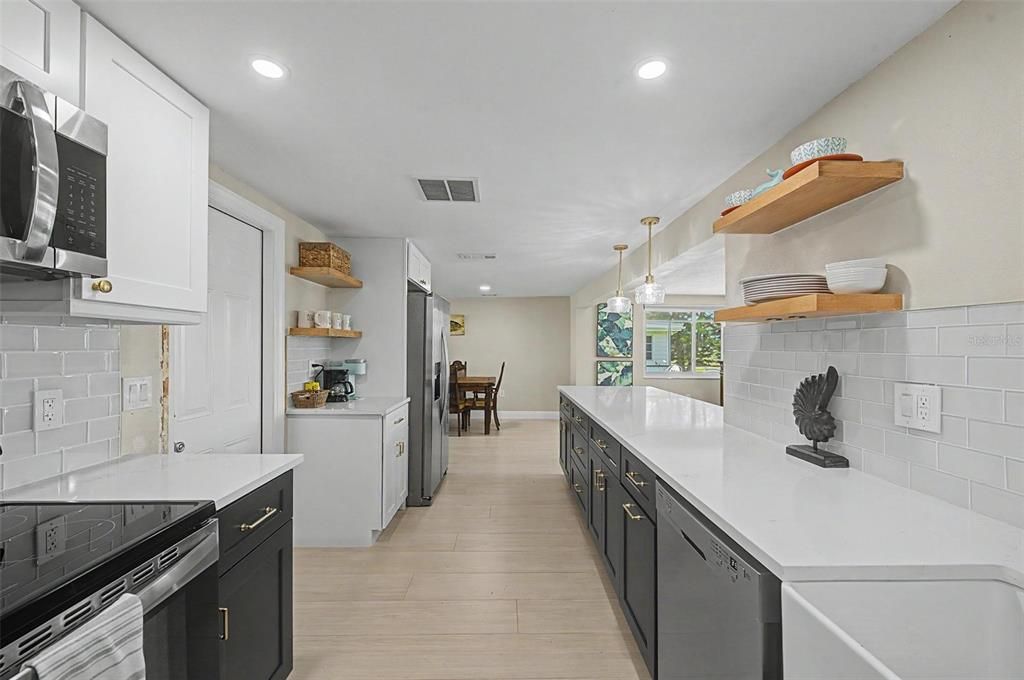 For Sale: $400,000 (2 beds, 2 baths, 1690 Square Feet)