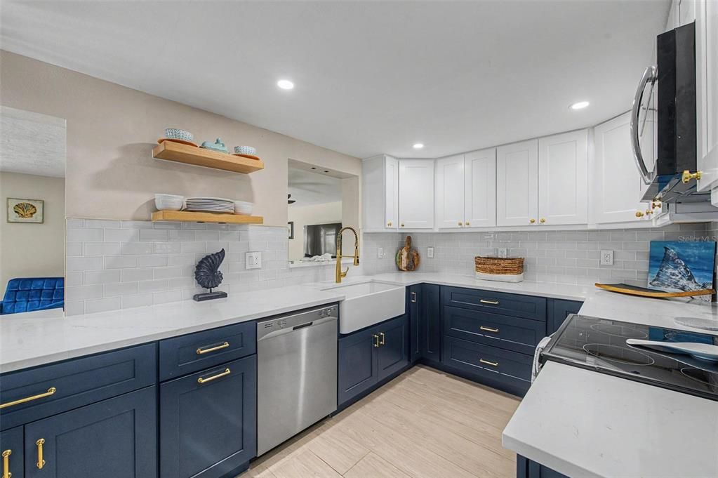 For Sale: $400,000 (2 beds, 2 baths, 1690 Square Feet)