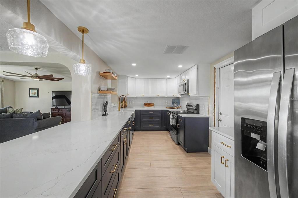 For Sale: $400,000 (2 beds, 2 baths, 1690 Square Feet)