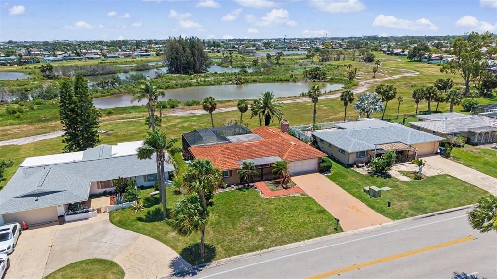 For Sale: $400,000 (2 beds, 2 baths, 1690 Square Feet)