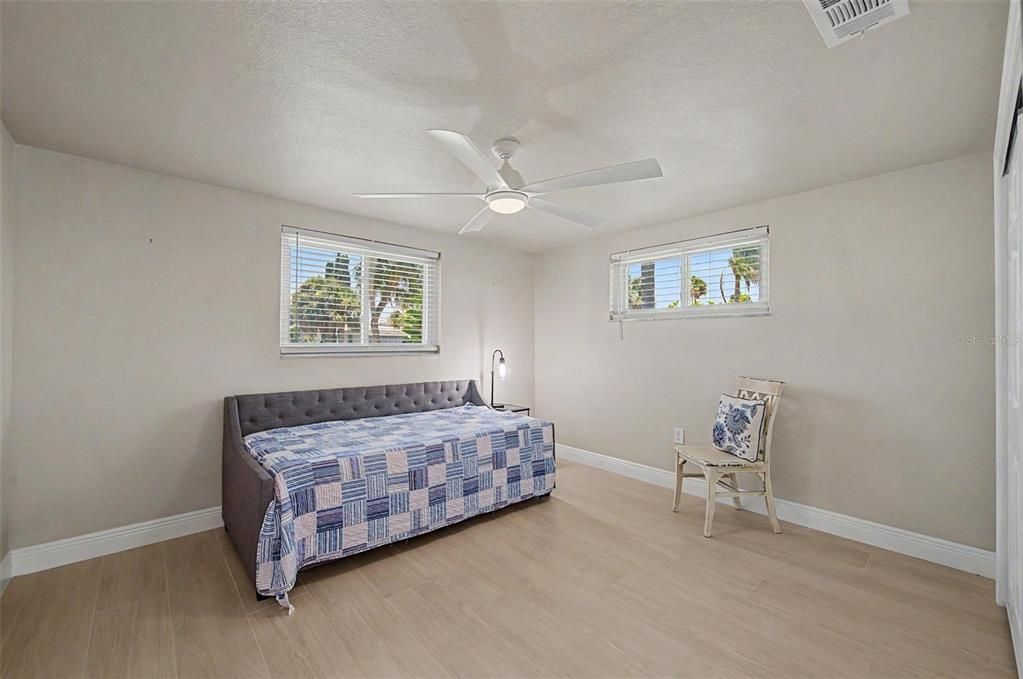 For Sale: $400,000 (2 beds, 2 baths, 1690 Square Feet)