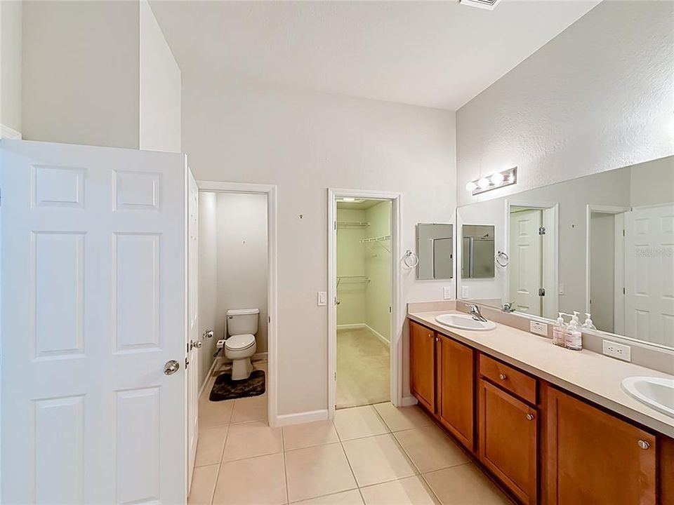 For Sale: $315,000 (4 beds, 2 baths, 1944 Square Feet)