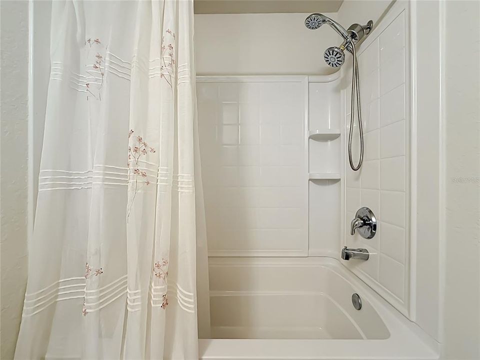 For Sale: $315,000 (4 beds, 2 baths, 1944 Square Feet)