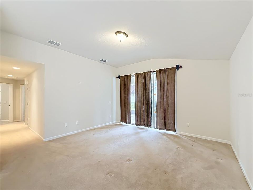 For Sale: $315,000 (4 beds, 2 baths, 1944 Square Feet)