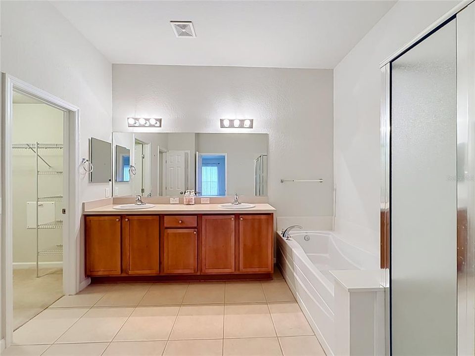 For Sale: $315,000 (4 beds, 2 baths, 1944 Square Feet)