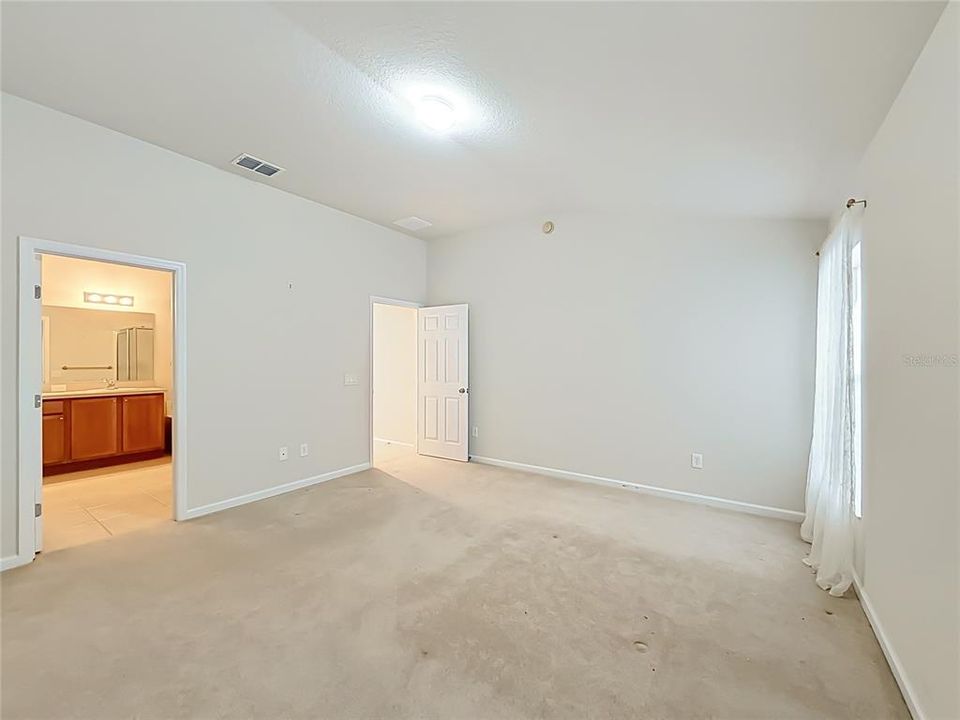 For Sale: $315,000 (4 beds, 2 baths, 1944 Square Feet)