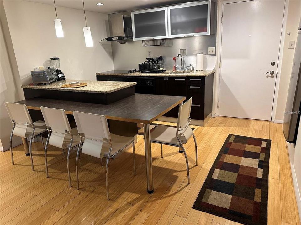 En Renta: $1,950 (2 camas, 2 baños, 870 Pies cuadrados)