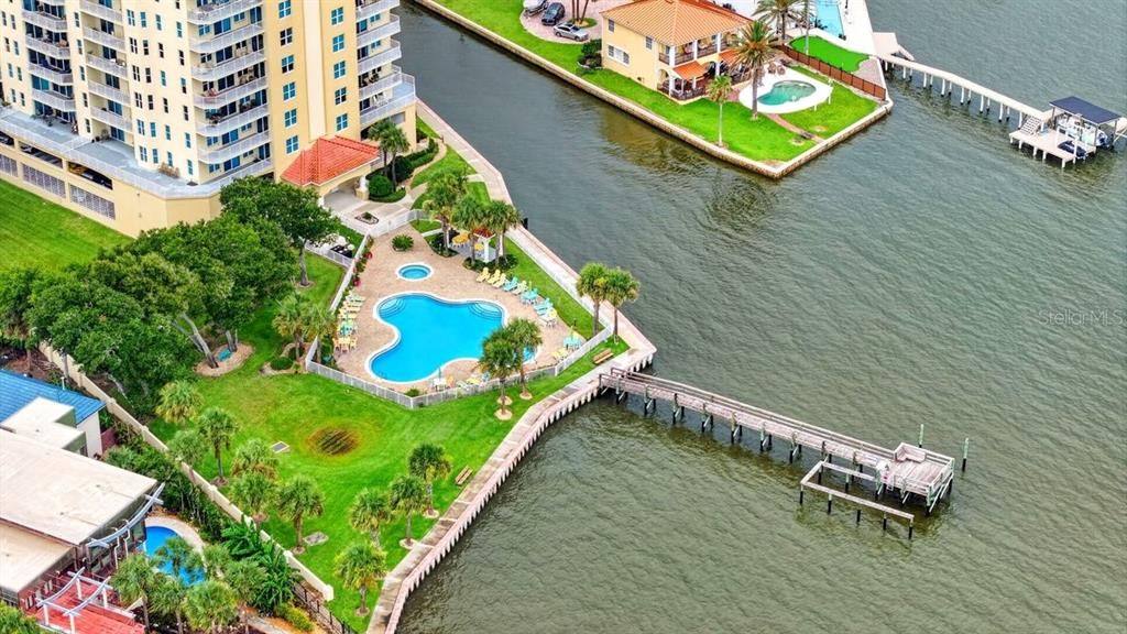 На продажу: $299,900 (2 спален, 2 ванн, 1615 Квадратных фут)