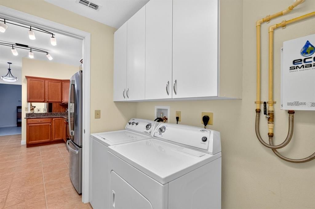 На продажу: $299,900 (2 спален, 2 ванн, 1615 Квадратных фут)