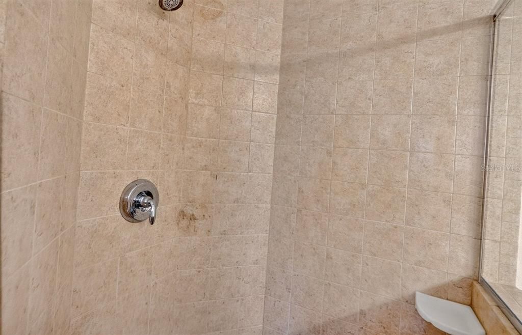 На продажу: $299,900 (2 спален, 2 ванн, 1615 Квадратных фут)