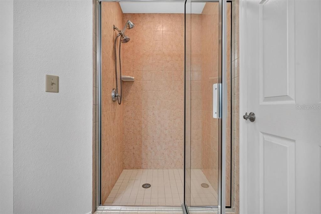 На продажу: $299,900 (2 спален, 2 ванн, 1615 Квадратных фут)