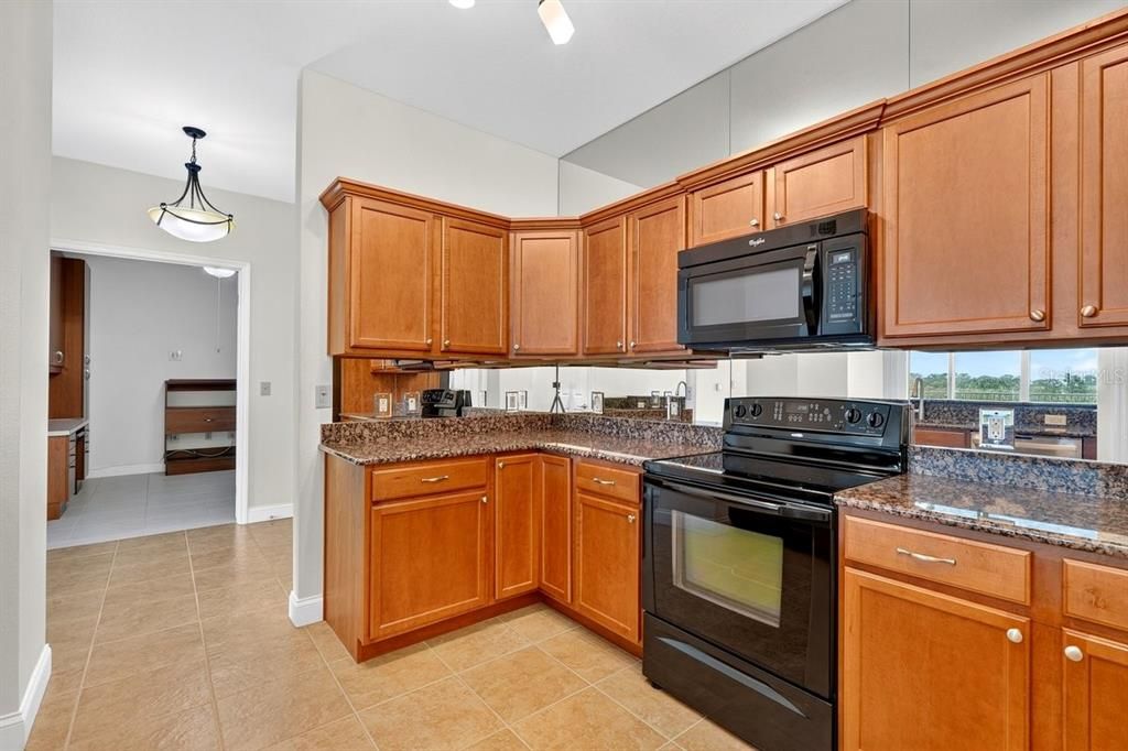 На продажу: $299,900 (2 спален, 2 ванн, 1615 Квадратных фут)