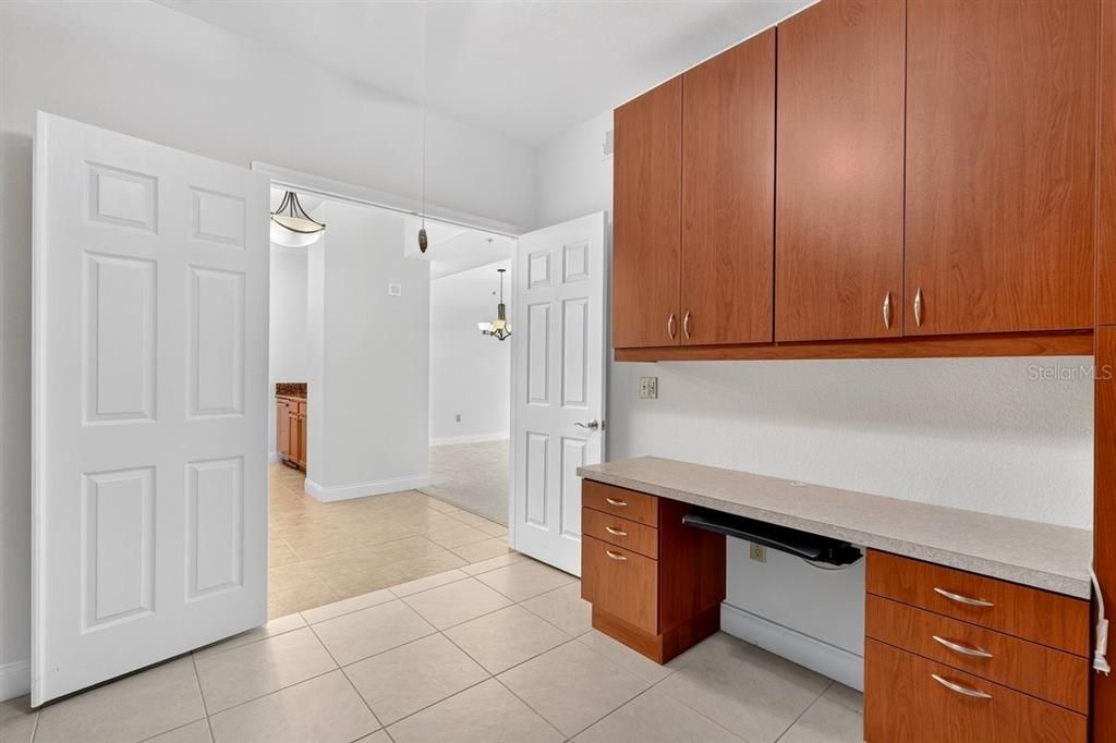 На продажу: $299,900 (2 спален, 2 ванн, 1615 Квадратных фут)