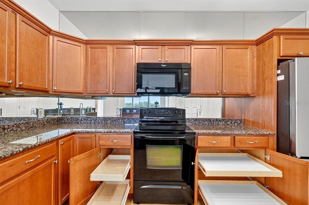 На продажу: $299,900 (2 спален, 2 ванн, 1615 Квадратных фут)