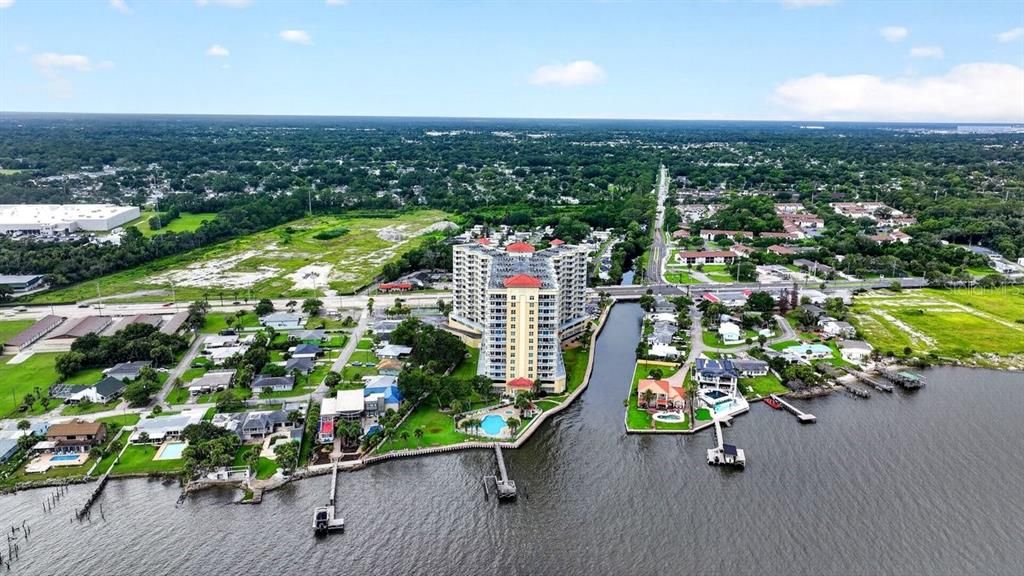 На продажу: $299,900 (2 спален, 2 ванн, 1615 Квадратных фут)