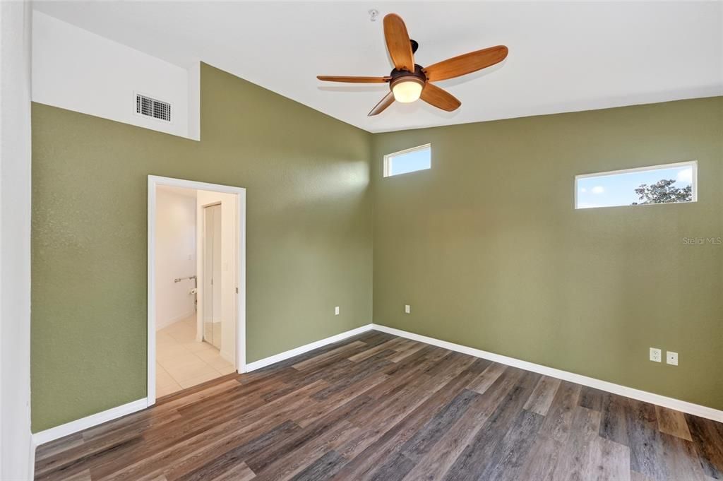 For Sale: $250,000 (2 beds, 2 baths, 1368 Square Feet)
