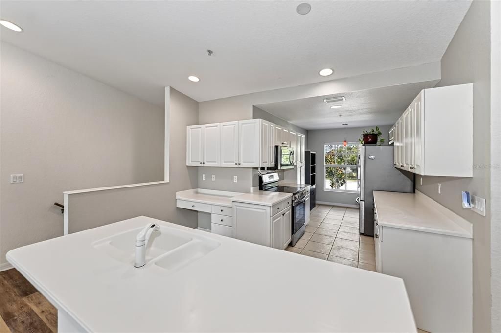 For Sale: $250,000 (2 beds, 2 baths, 1368 Square Feet)