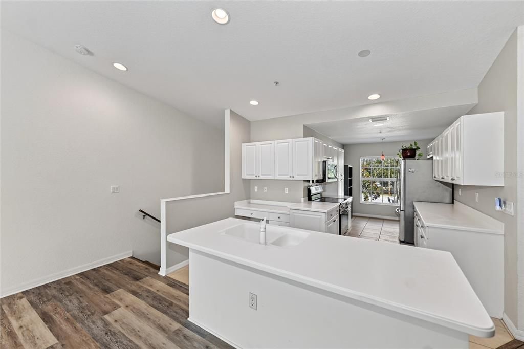 For Sale: $250,000 (2 beds, 2 baths, 1368 Square Feet)