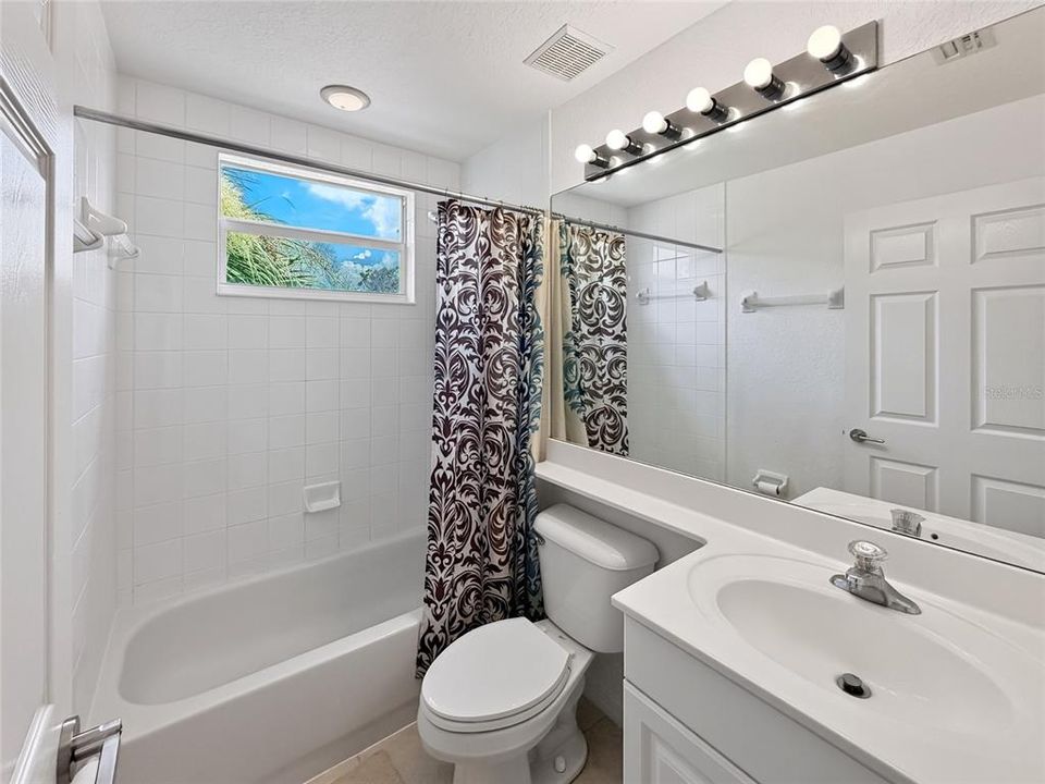 For Sale: $250,000 (2 beds, 2 baths, 1368 Square Feet)