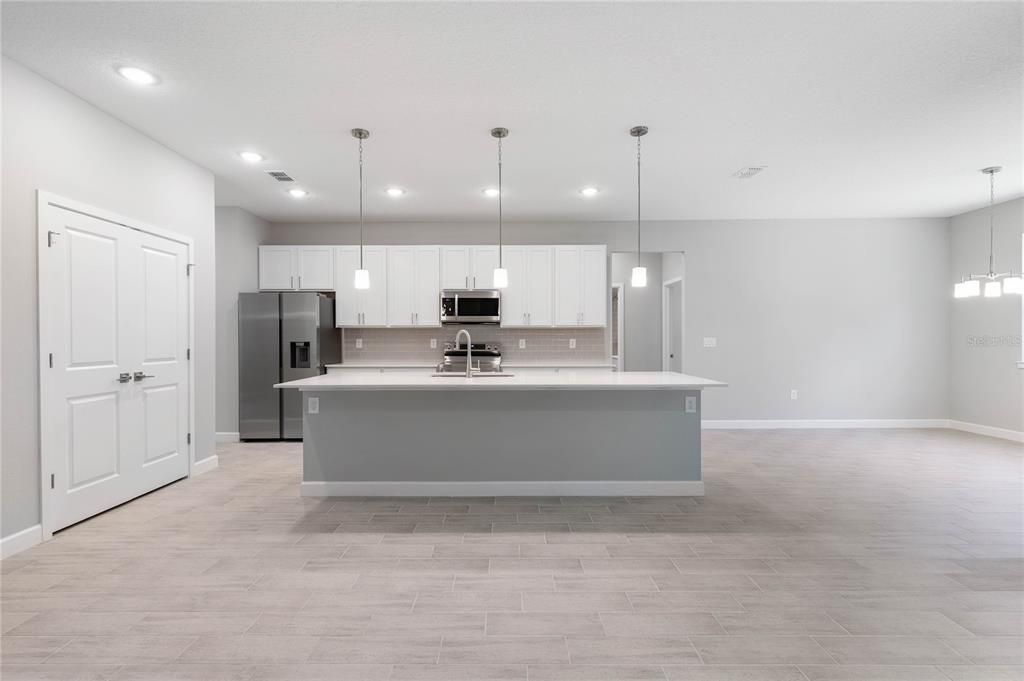 En Venta: $459,000 (4 camas, 3 baños, 2306 Pies cuadrados)