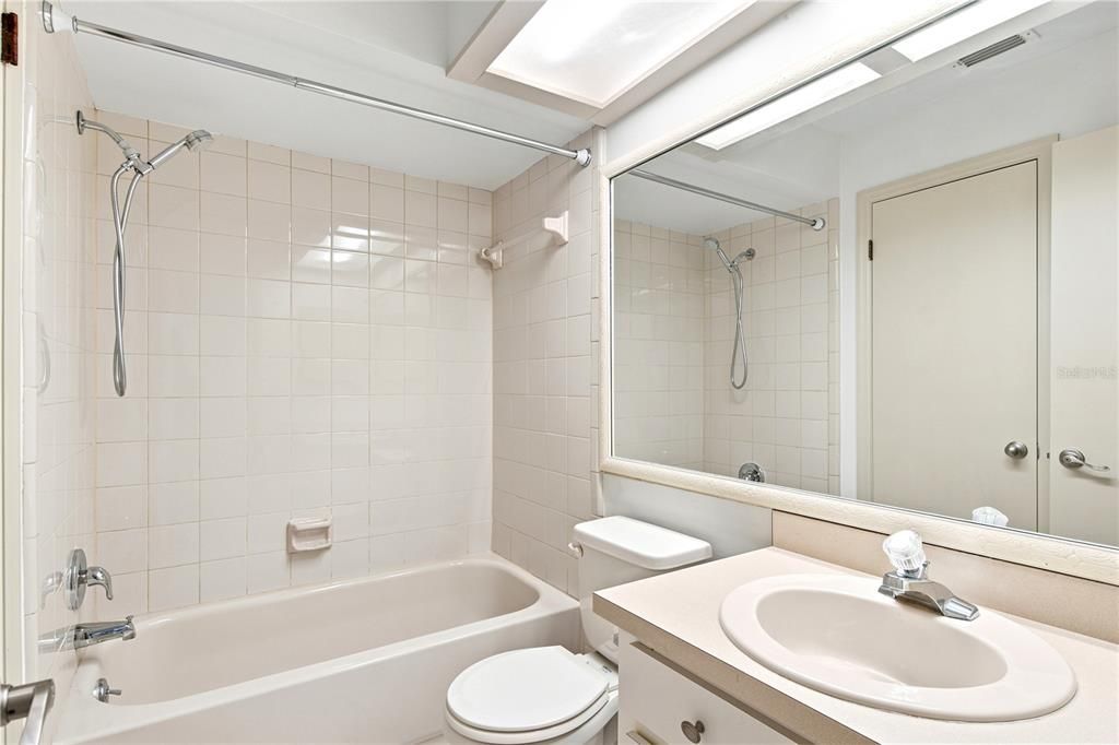 На продажу: $278,000 (2 спален, 2 ванн, 1295 Квадратных фут)