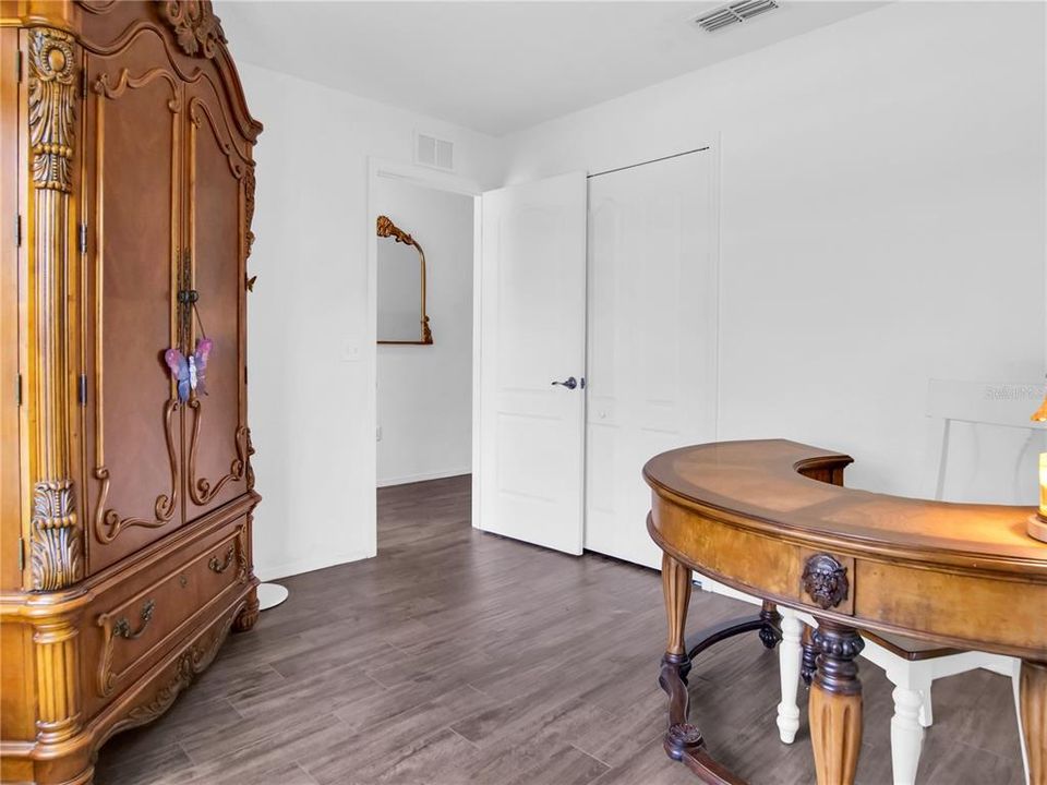En Venta: $289,000 (4 camas, 2 baños, 1608 Pies cuadrados)