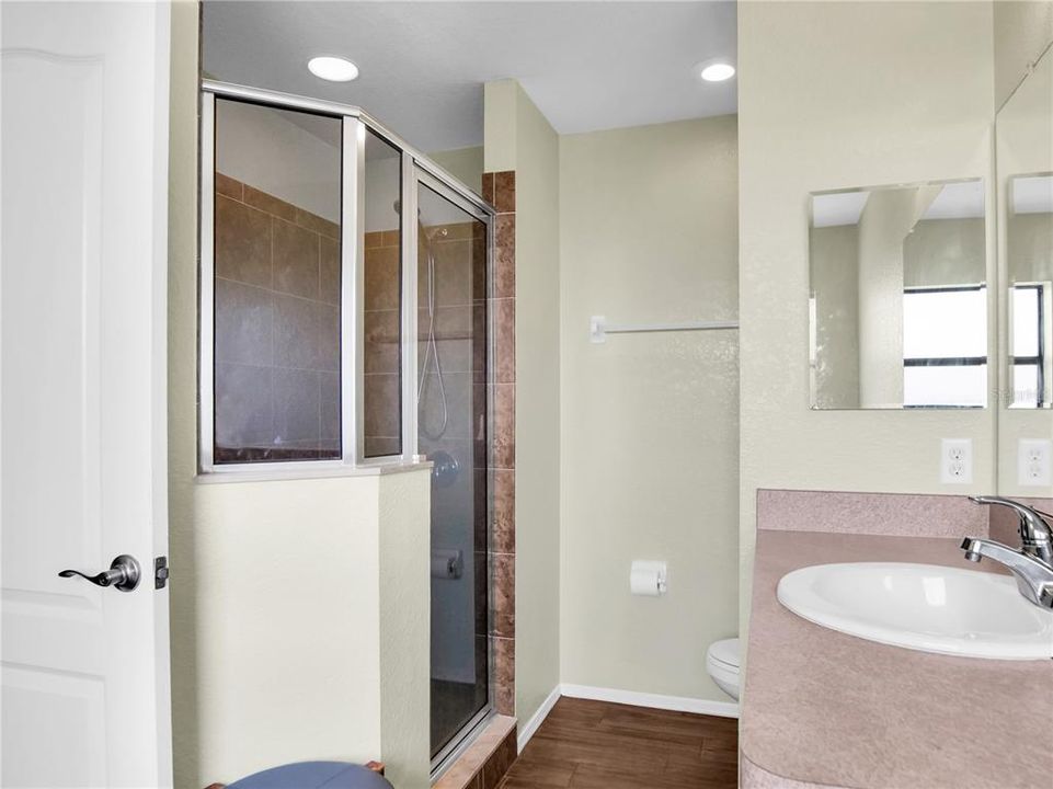 En Venta: $289,000 (4 camas, 2 baños, 1608 Pies cuadrados)
