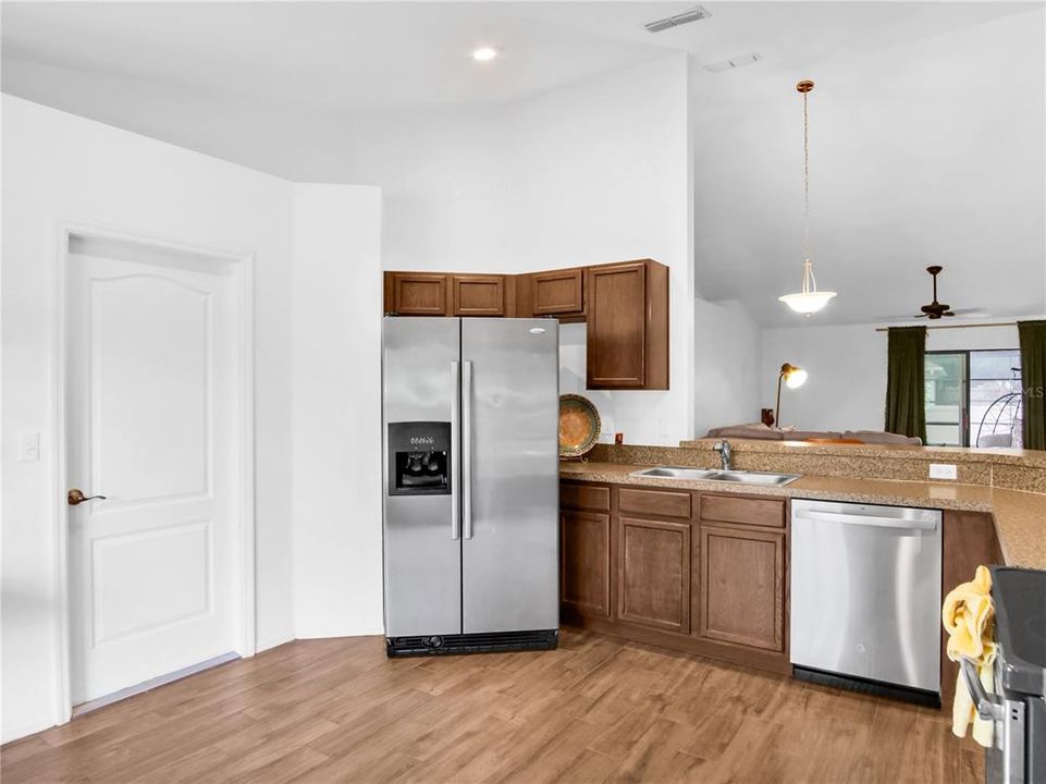 En Venta: $289,000 (4 camas, 2 baños, 1608 Pies cuadrados)