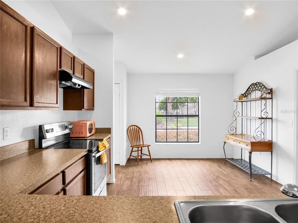 En Venta: $289,000 (4 camas, 2 baños, 1608 Pies cuadrados)
