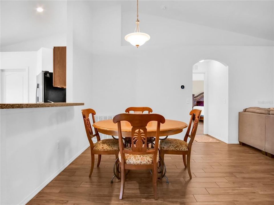 En Venta: $289,000 (4 camas, 2 baños, 1608 Pies cuadrados)