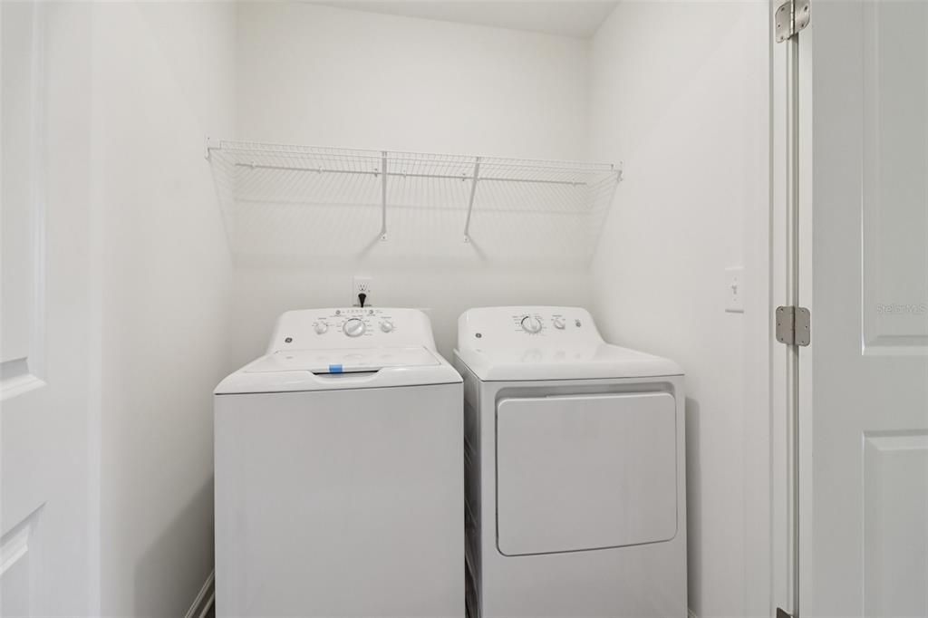На продажу: $259,990 (3 спален, 2 ванн, 1421 Квадратных фут)