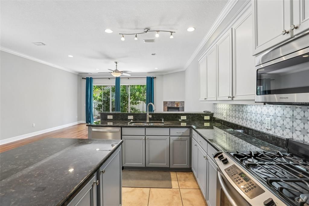 В аренду: $4,450 (3 спален, 2 ванн, 2405 Квадратных фут)