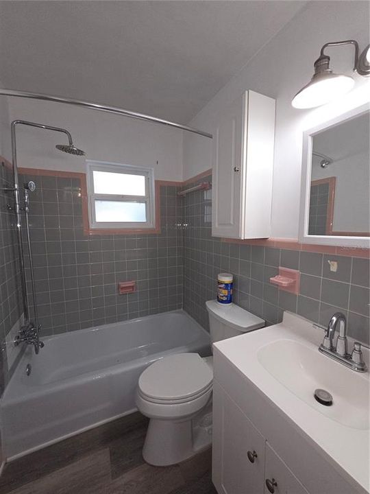 For Rent: $1,700 (2 beds, 1 baths, 832 Square Feet)
