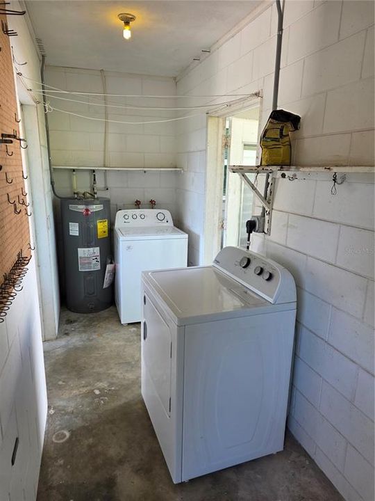 For Rent: $1,700 (2 beds, 1 baths, 832 Square Feet)