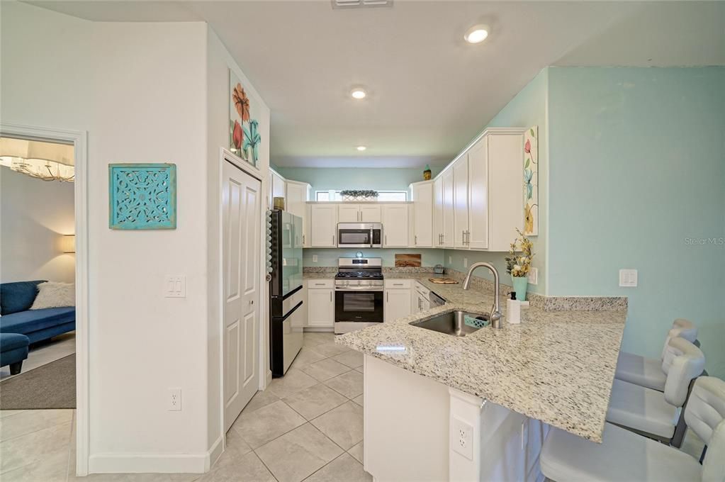 For Sale: $350,000 (2 beds, 2 baths, 1564 Square Feet)