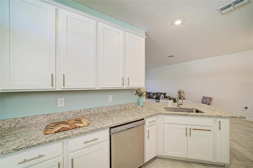 For Sale: $350,000 (2 beds, 2 baths, 1564 Square Feet)