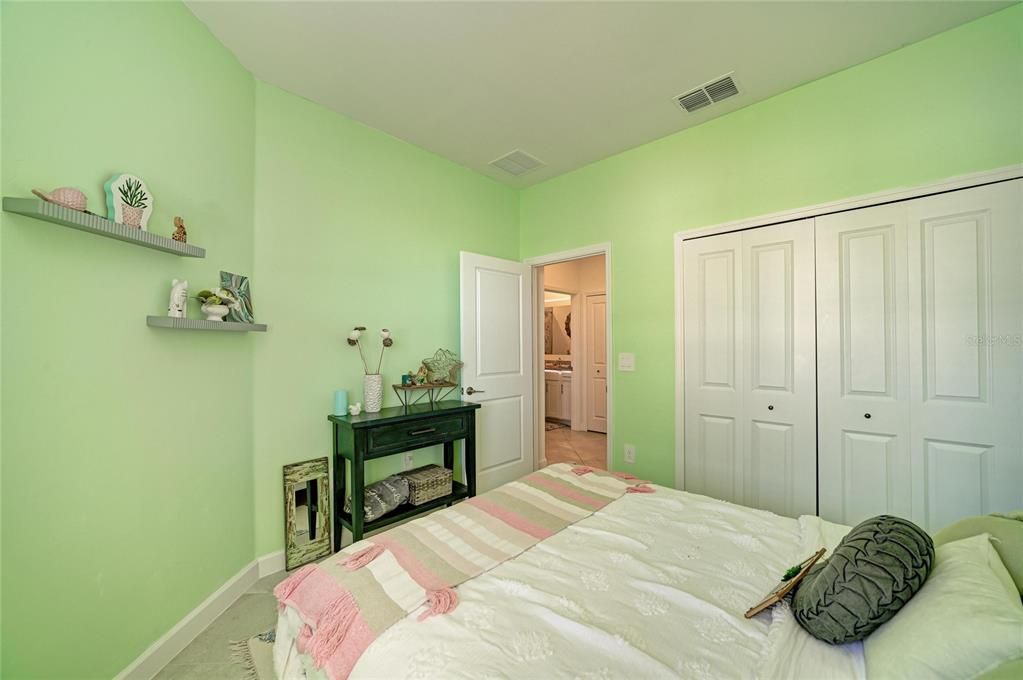 For Sale: $350,000 (2 beds, 2 baths, 1564 Square Feet)