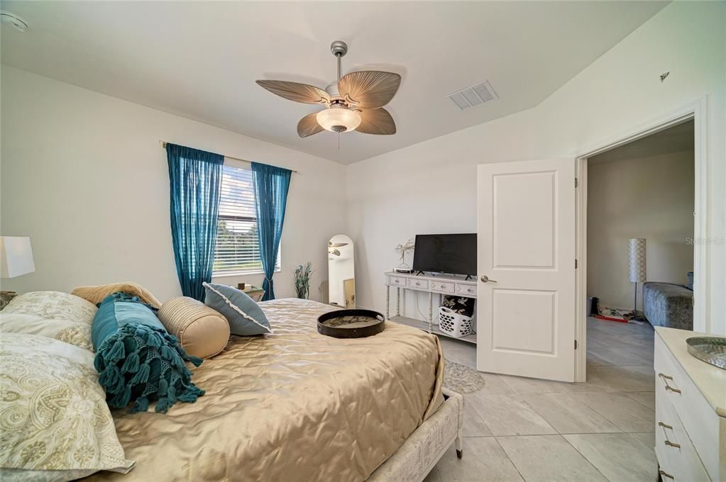 For Sale: $350,000 (2 beds, 2 baths, 1564 Square Feet)