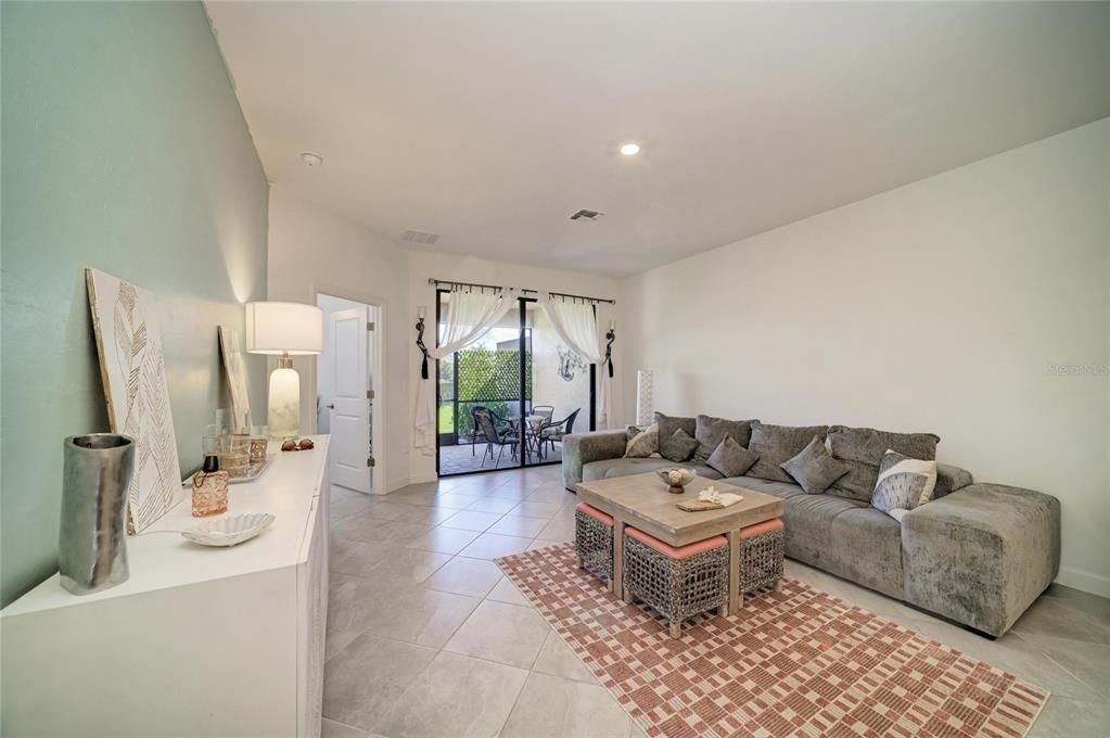 For Sale: $350,000 (2 beds, 2 baths, 1564 Square Feet)