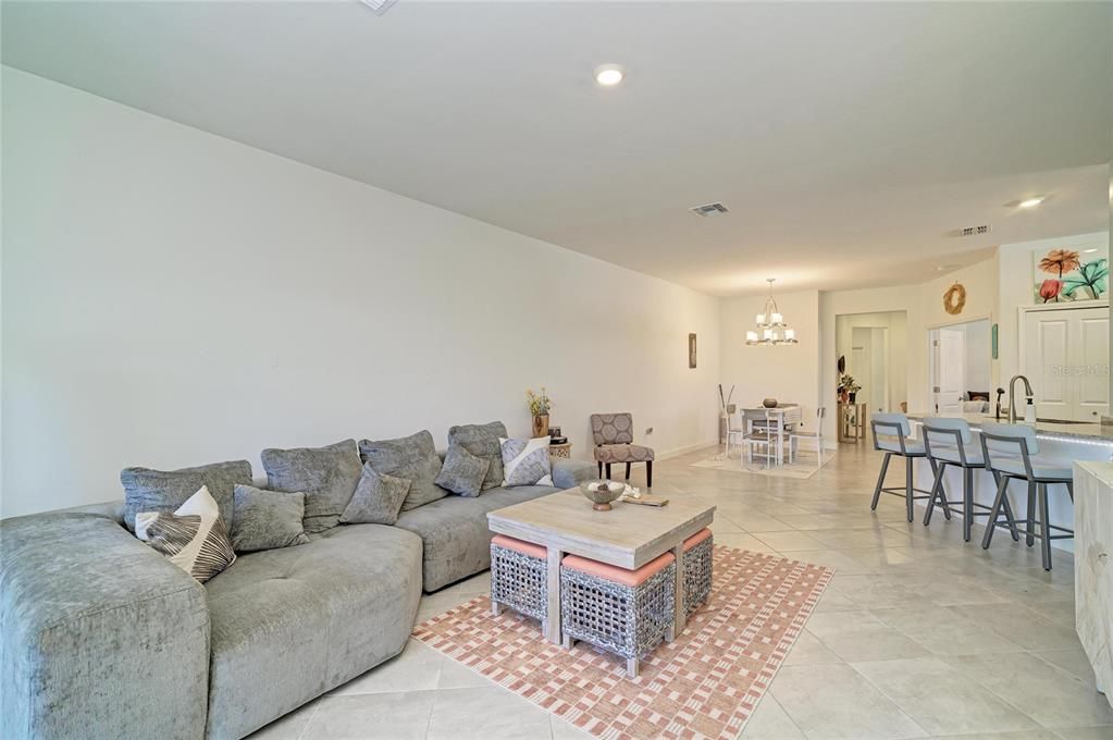 For Sale: $350,000 (2 beds, 2 baths, 1564 Square Feet)