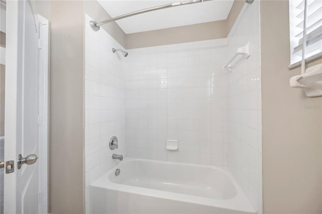 В аренду: $2,300 (4 спален, 2 ванн, 1665 Квадратных фут)