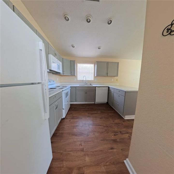 В аренду: $2,600 (3 спален, 2 ванн, 1200 Квадратных фут)