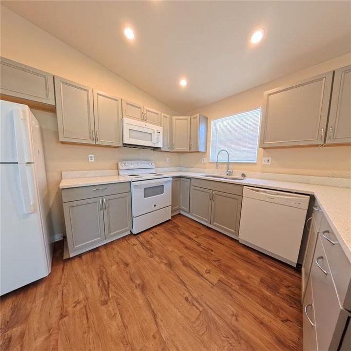 В аренду: $2,600 (3 спален, 2 ванн, 1200 Квадратных фут)