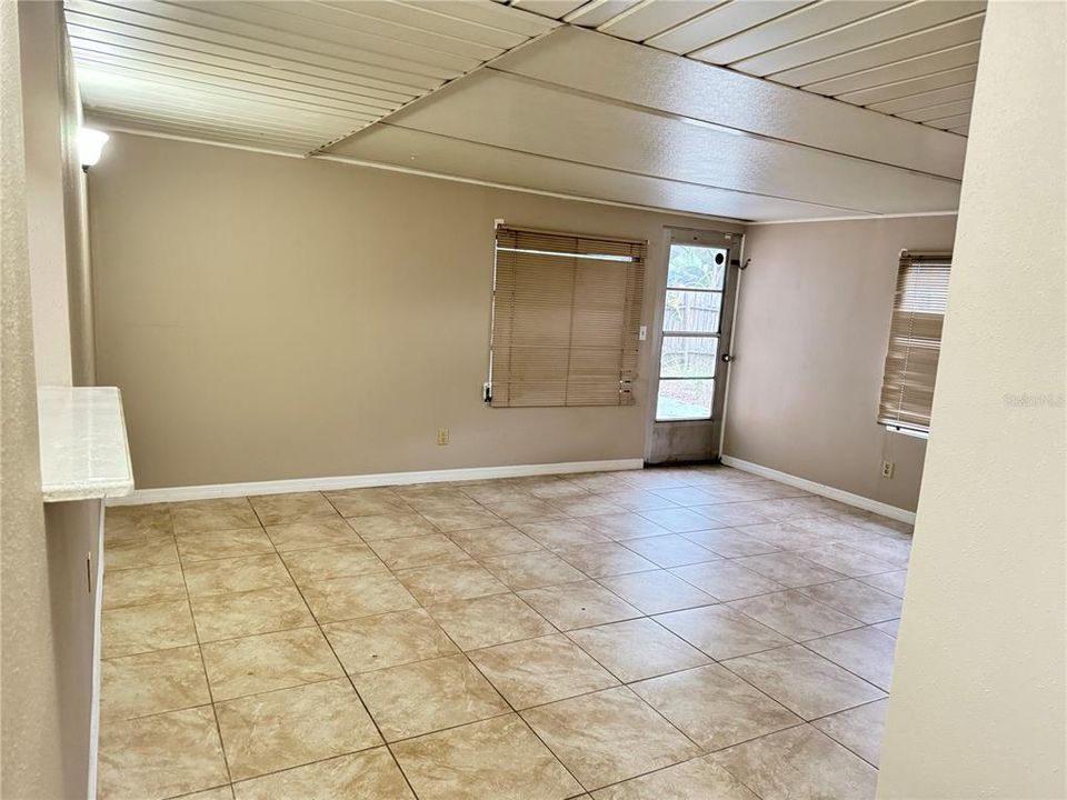For Rent: $2,000 (3 beds, 2 baths, 1246 Square Feet)