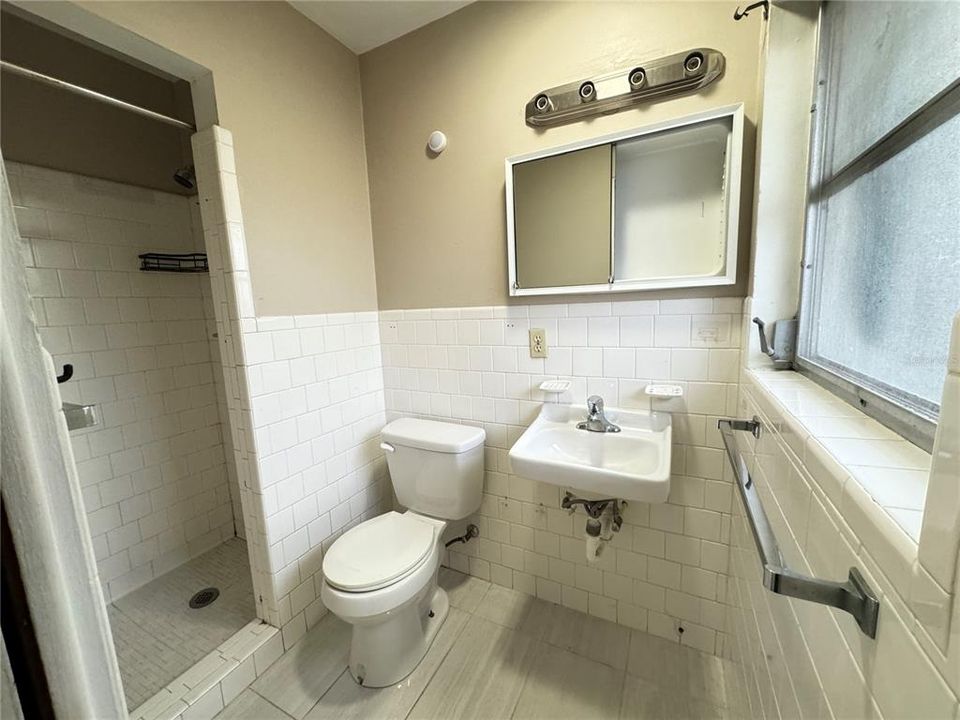 For Rent: $2,000 (3 beds, 2 baths, 1246 Square Feet)